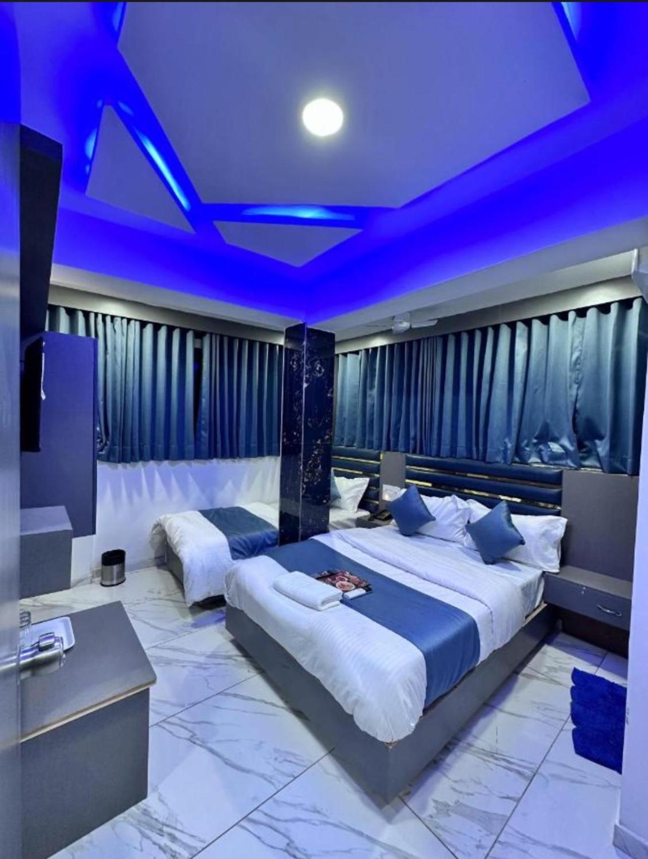 Hotel Season أحمد أباد المظهر الخارجي الصورة
