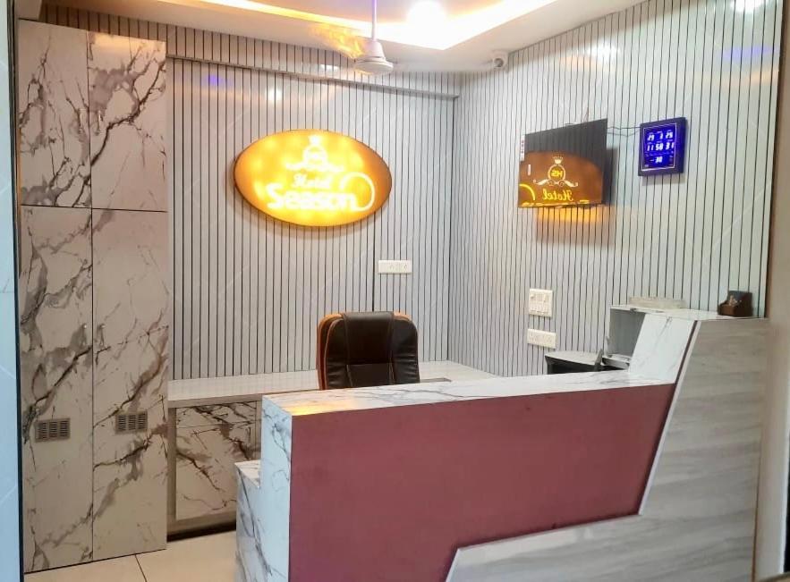 Hotel Season أحمد أباد المظهر الخارجي الصورة