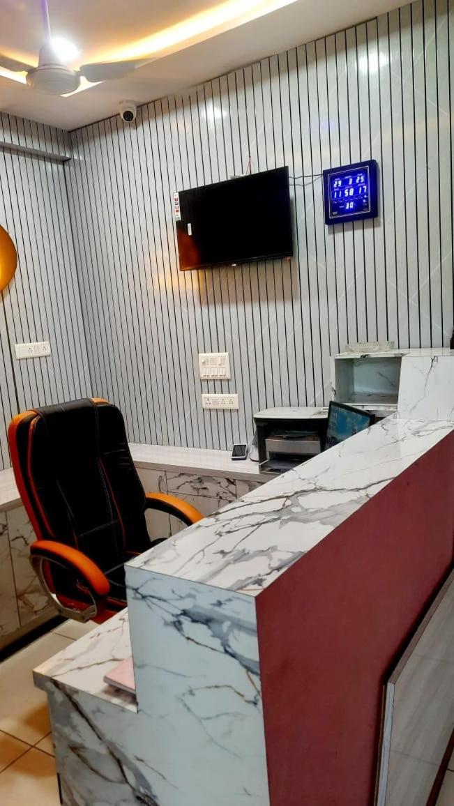 Hotel Season أحمد أباد المظهر الخارجي الصورة