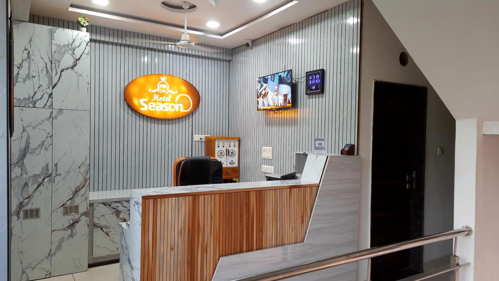 Hotel Season أحمد أباد المظهر الخارجي الصورة