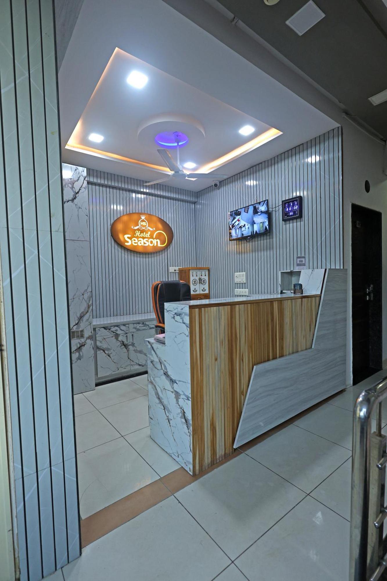 Hotel Season أحمد أباد المظهر الخارجي الصورة